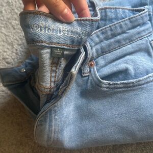 Size 6. Straight leg with slight flare. Short on me and tight.